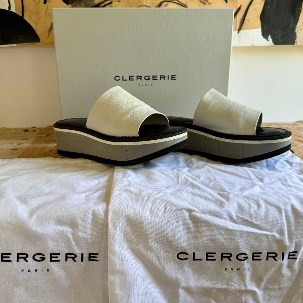 CLERGERIE PARIS, white leather Affect sandal, sz 39/9.5, in Excellent condition